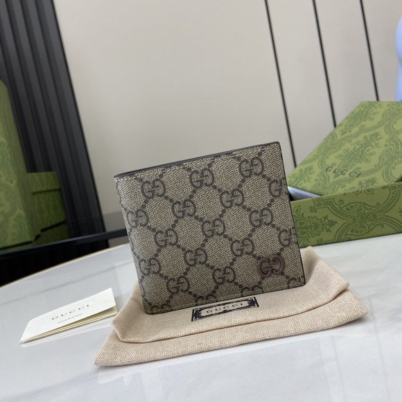 Gucci. Handbags - Gucci Wallet